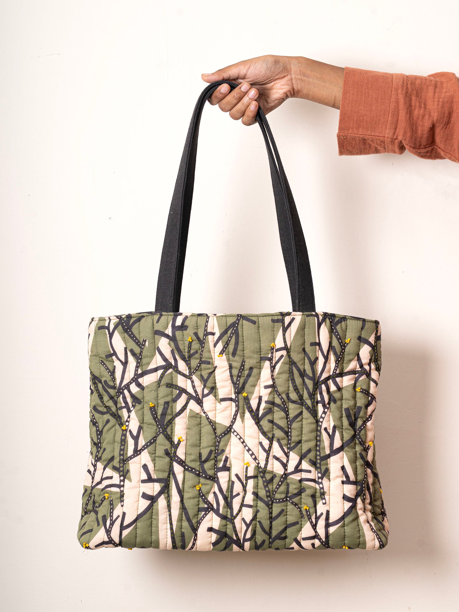 Tote bag with a leaf pattern