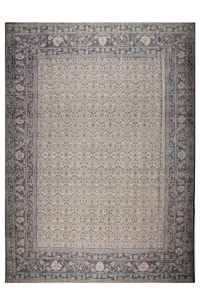 Solvii Wool Hand Knotted Carpet