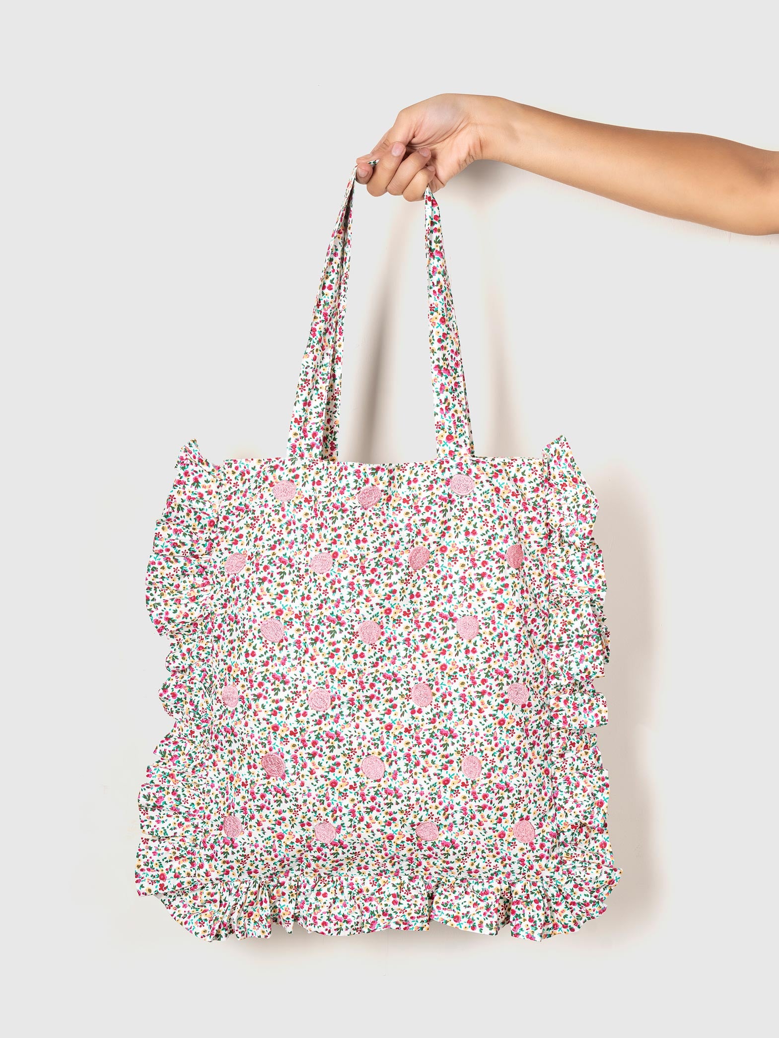 Floral-patterned tote bag with embroidery